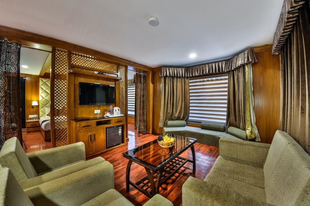 Royal Hillton Pahalgam Hotel Bagian luar foto
